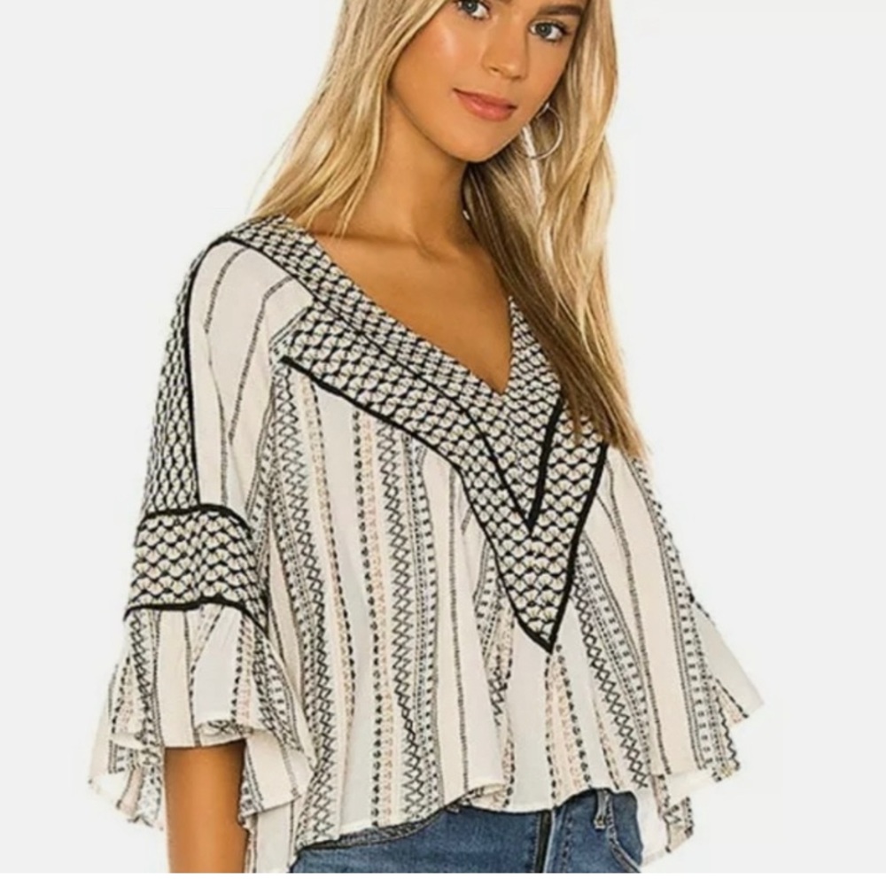 🌻Free people embroidered running on a dream top